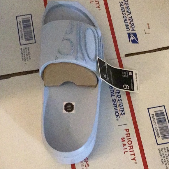 ONLY ONE RIGHT FOOT JORDAN SANDAL - Picture 5 of 8